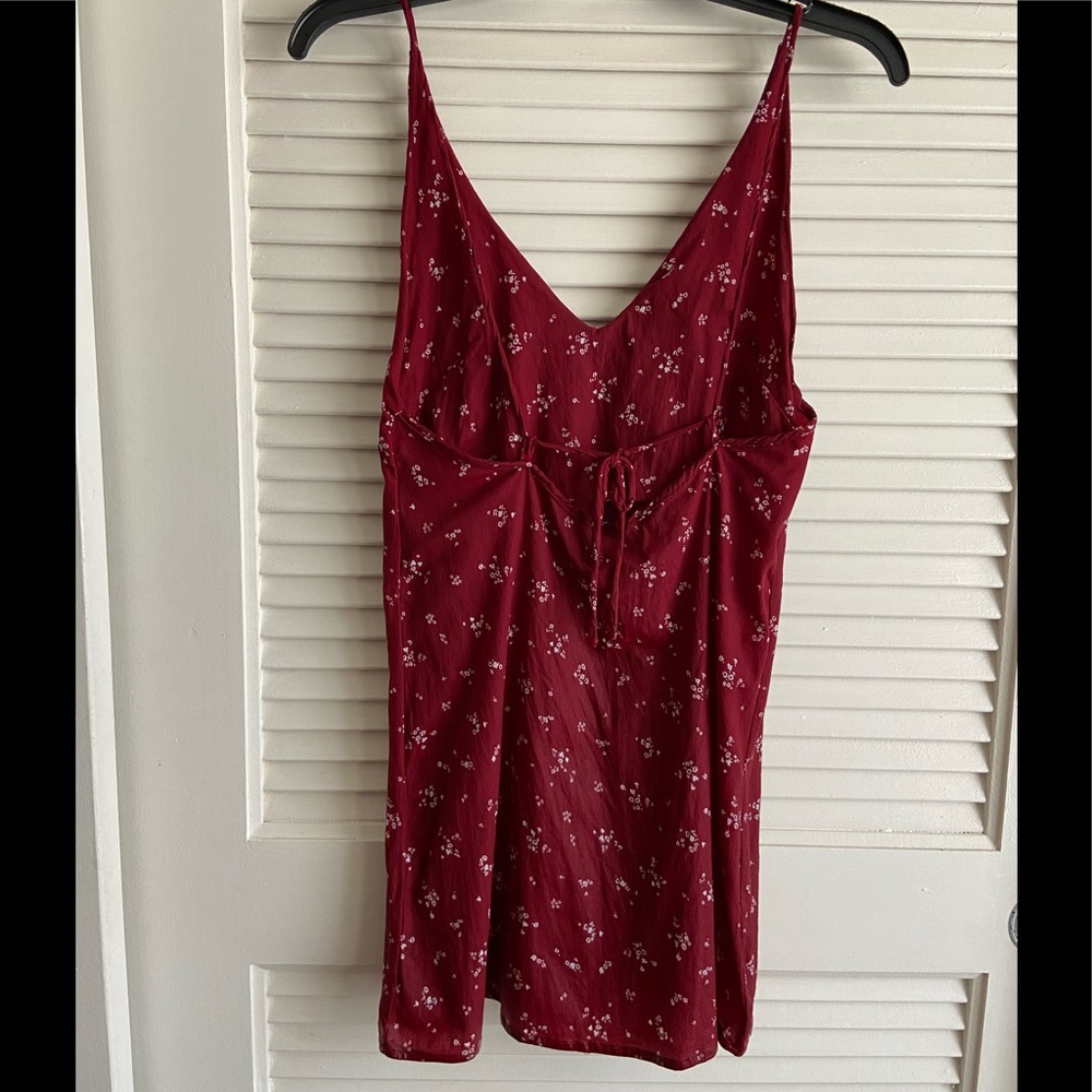 Backless dress - Picture 2 of 3